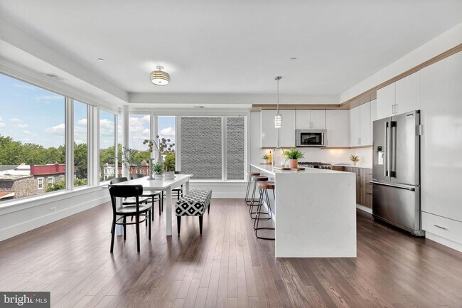 Building Photo - Sunny & Spacious NoMa penthouse with off-s...