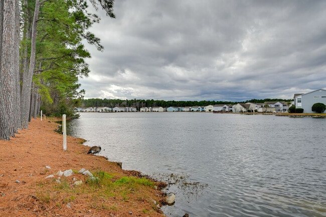 Building Photo - 140 Spanish Oak Dr