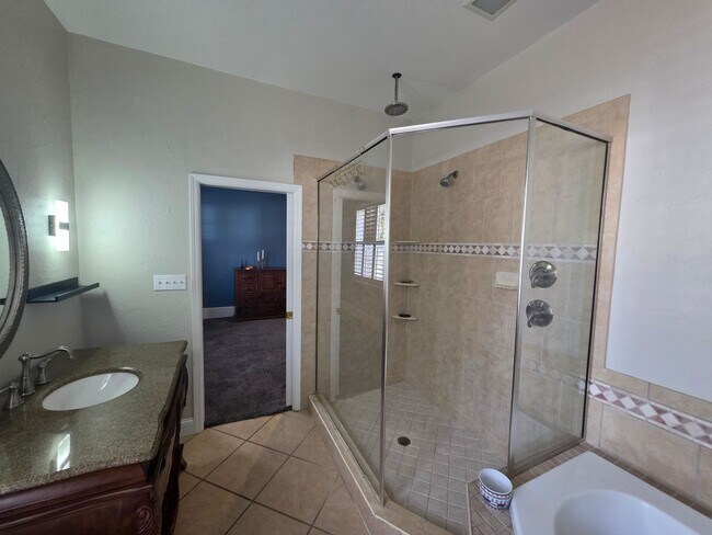 Building Photo - Spacious 5 Bedroom Home with Pool in Crystal Lake Homesites