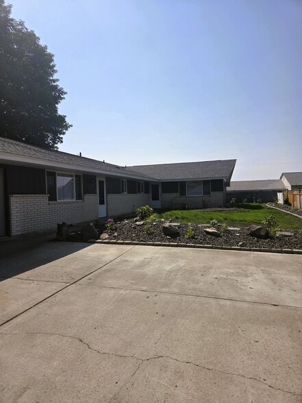 Building Photo - 7002 1/2 Maclaren Way