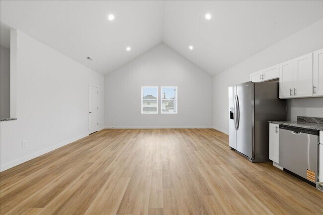 Building Photo - 44 E Parkview Ave