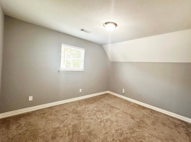 Building Photo - 7638 Bronze Trail Dr