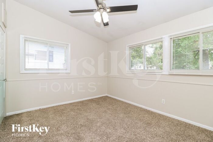 Building Photo - 445 Ridge Dr