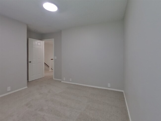 Building Photo - 18810 Woodbreeze Dr