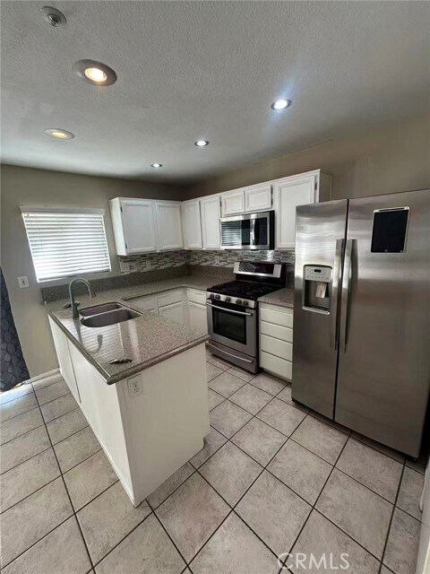 Building Photo - 15865 Flamingo Dr