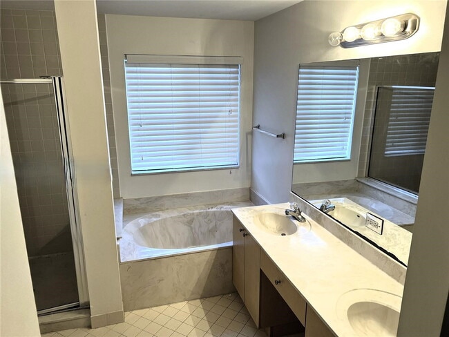 Building Photo - Tupelo Way, Weston, FL 33327 - 4 BR 2.5 BA single-family home