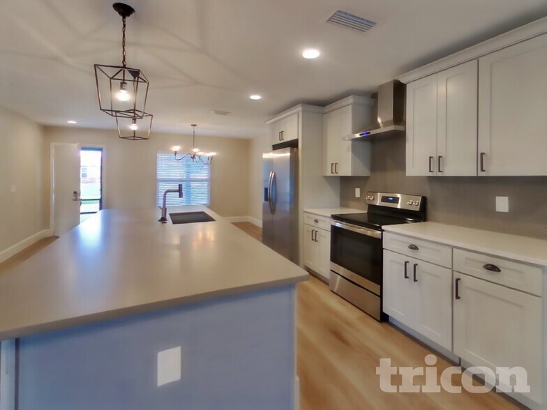 Building Photo - 15808 Deep Creek Ln