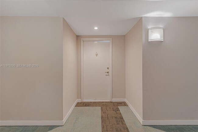 Building Photo - 600 NE 36th St