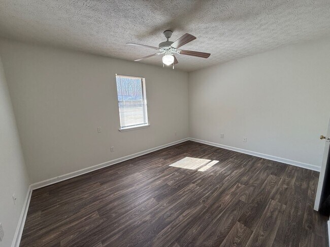 Building Photo - 137/139 Deer Creek Dr