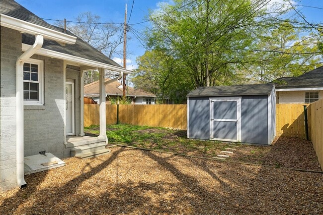 Building Photo - 43 1/2 Ash St NE