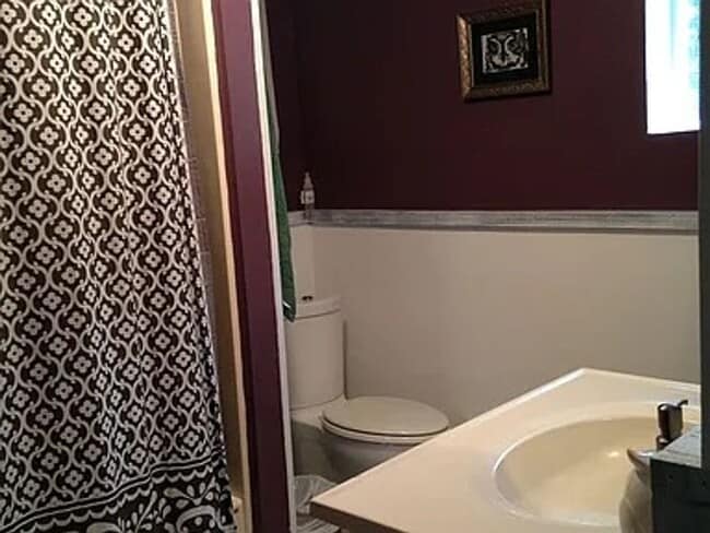 Building Photo - Cozy 3-Bedroom Home with Private Yard in L...