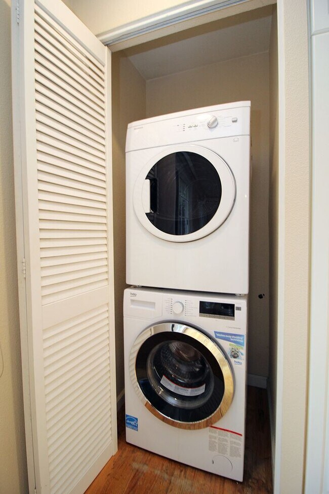 Building Photo - 5764 SW Kimball Ct