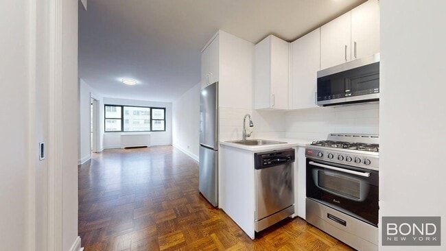 Building Photo - 405 E 56th St