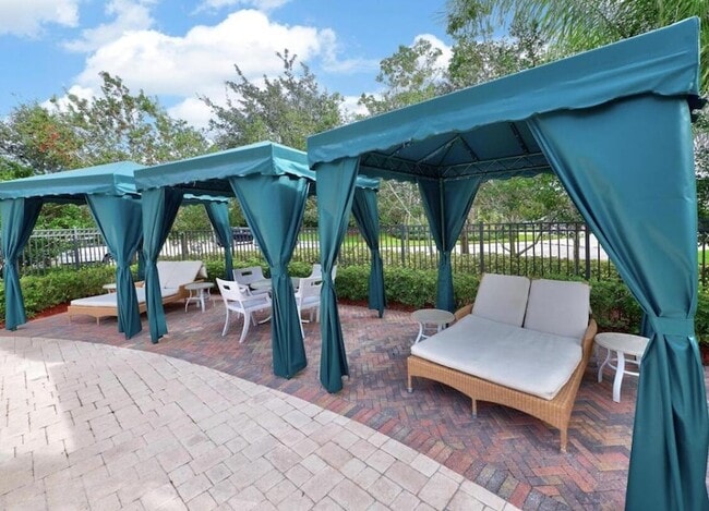 Building Photo - 12115 SW Bennington Cir