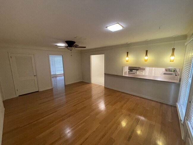 Building Photo - 607 Claymore Dr