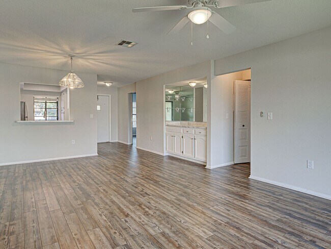 Building Photo - 2BD/2BA Mission Lakes Condo