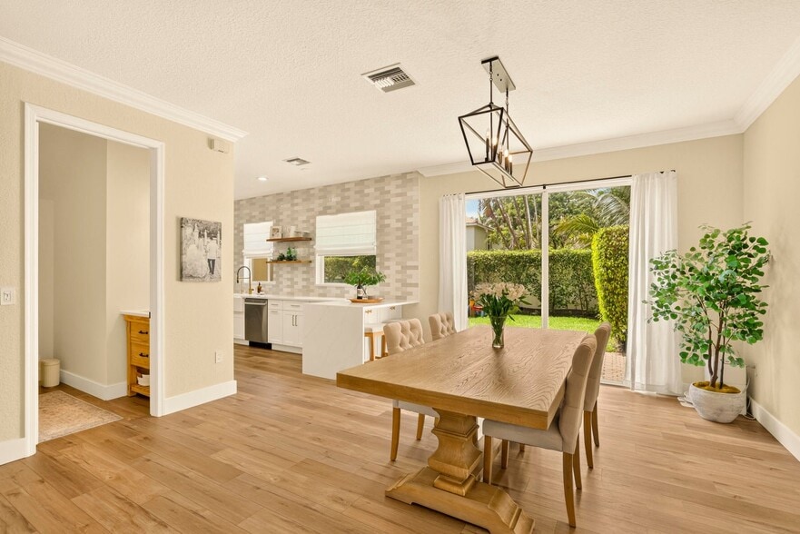 Building Photo - 7630 Topiary Ave