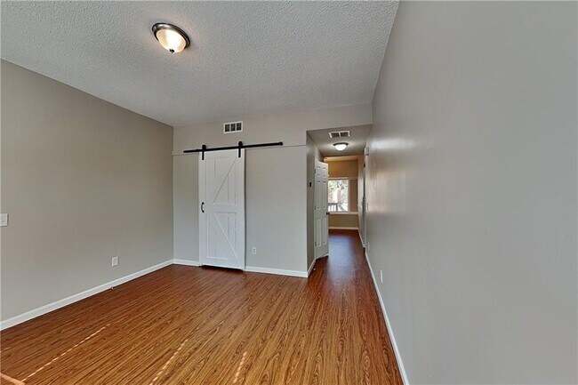 Building Photo - 390 Greenmont Cir