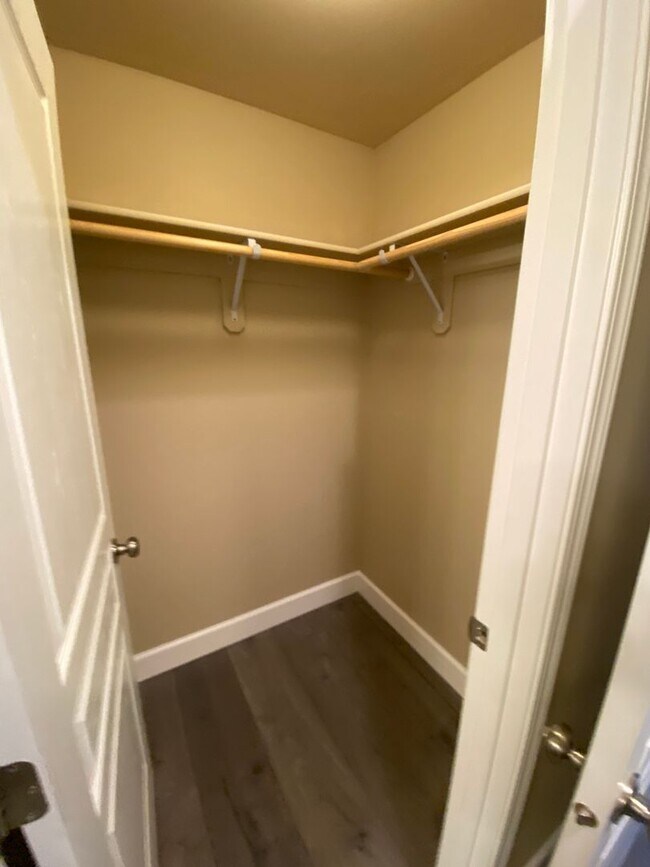 Building Photo - Newer NE Home, Gas Heat & A/C, All Applian...