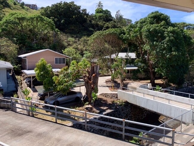 Building Photo - Pauoa Valley- utilities included!