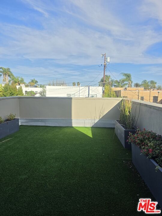 Building Photo - 1022 Cloverdale Ave