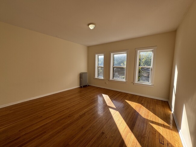 Building Photo - 2661 N Spaulding Ave