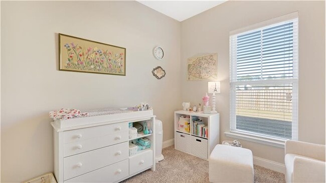 Building Photo - 170 Whitaker Way N