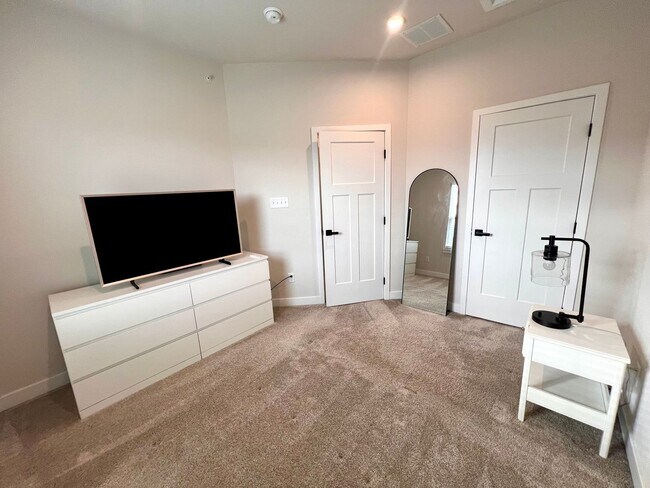 Building Photo - Canonsburg - 3 Bedroom 2.5 Bathroom Townhome For Rent