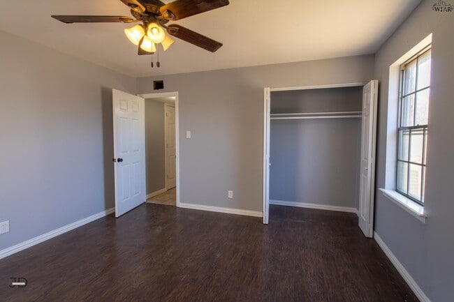 Building Photo - 4653 Balboa Dr