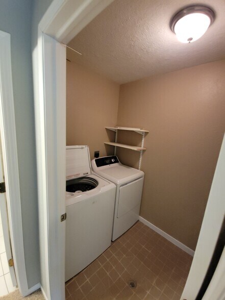Laundry - 5259 Falcon Dr