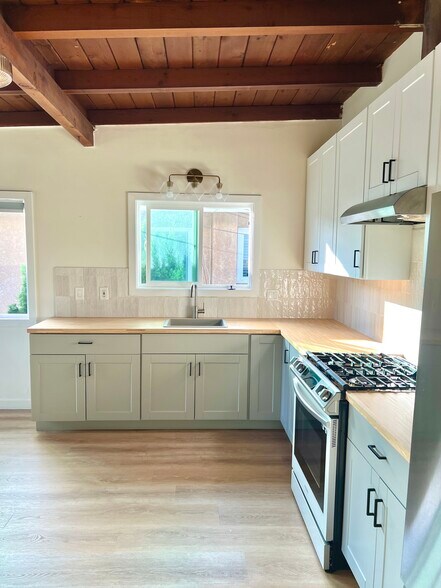 Primary Photo - 3417 W 190th St