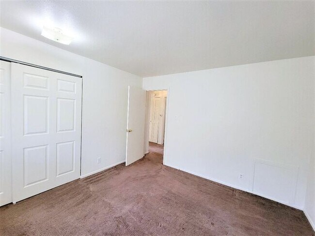 Building Photo - Charming 2-Bedroom Duplex | Limited-Time O...