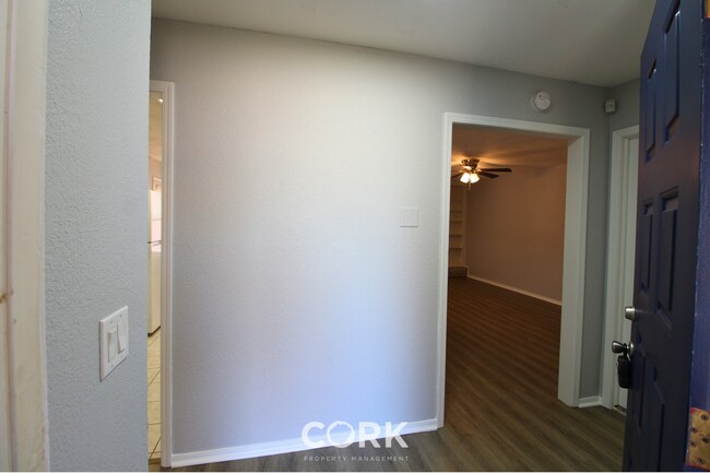 Building Photo - 708 Teal Pl