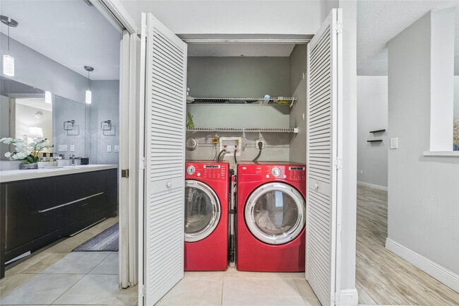 Building Photo - 214 City View Dr