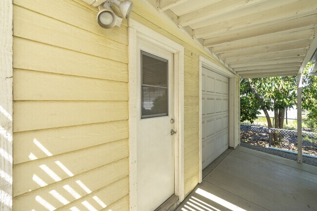 Building Photo - 25361 De Waide Ave