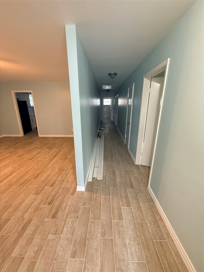 Building Photo - 5107 Avenue Q
