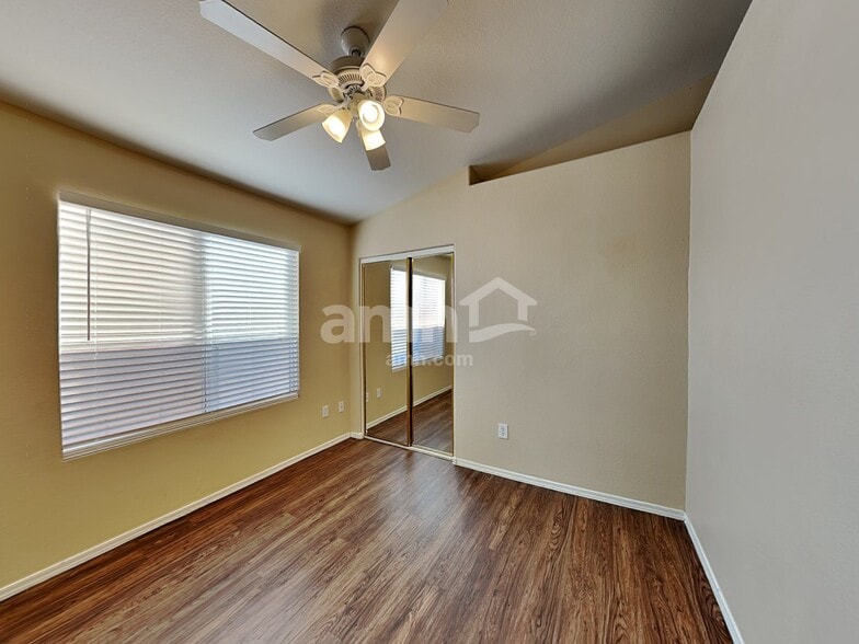 Building Photo - 10455 W Reade Ave