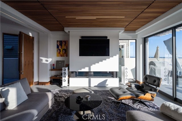 Building Photo - 7104 W Oceanfront