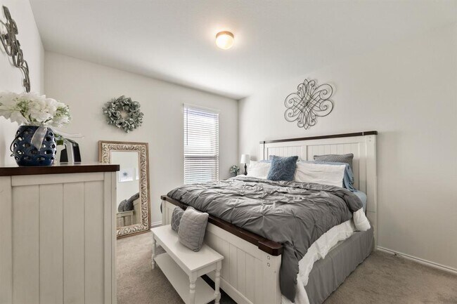 Building Photo - 6909 Bellingham Dr