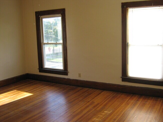 Building Photo - 121 Sedgwick St
