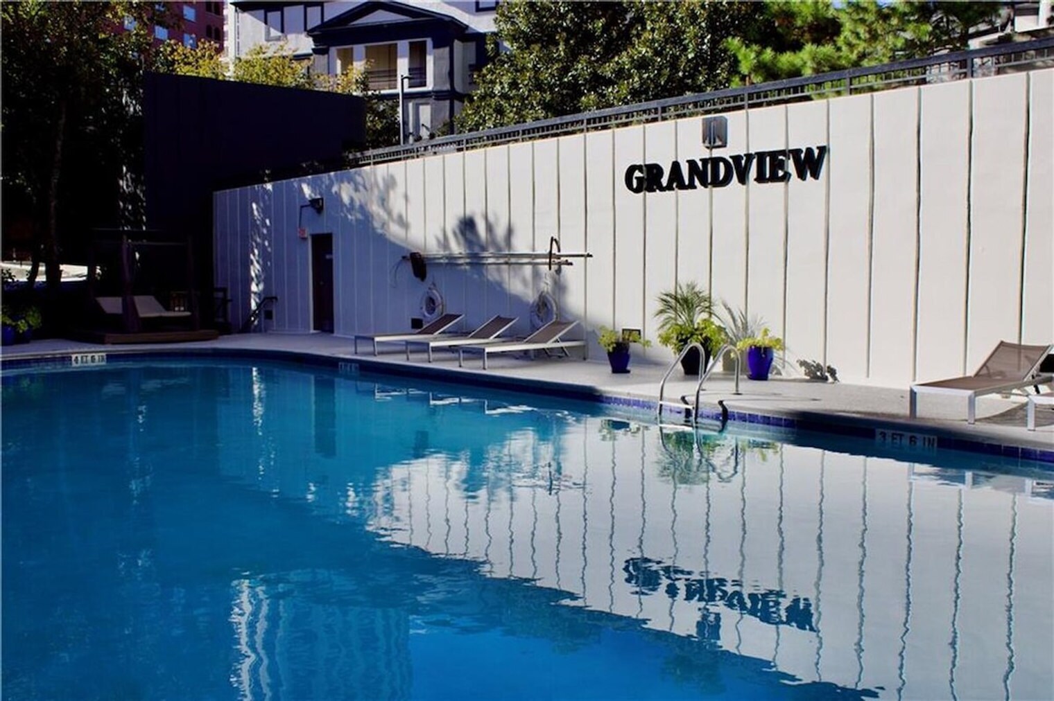 Building Photo - 3481 Lakeside Dr NE