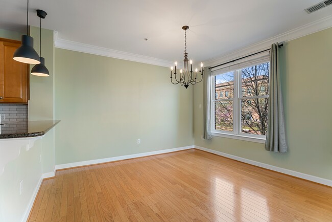 Building Photo - 35 E All Saints St