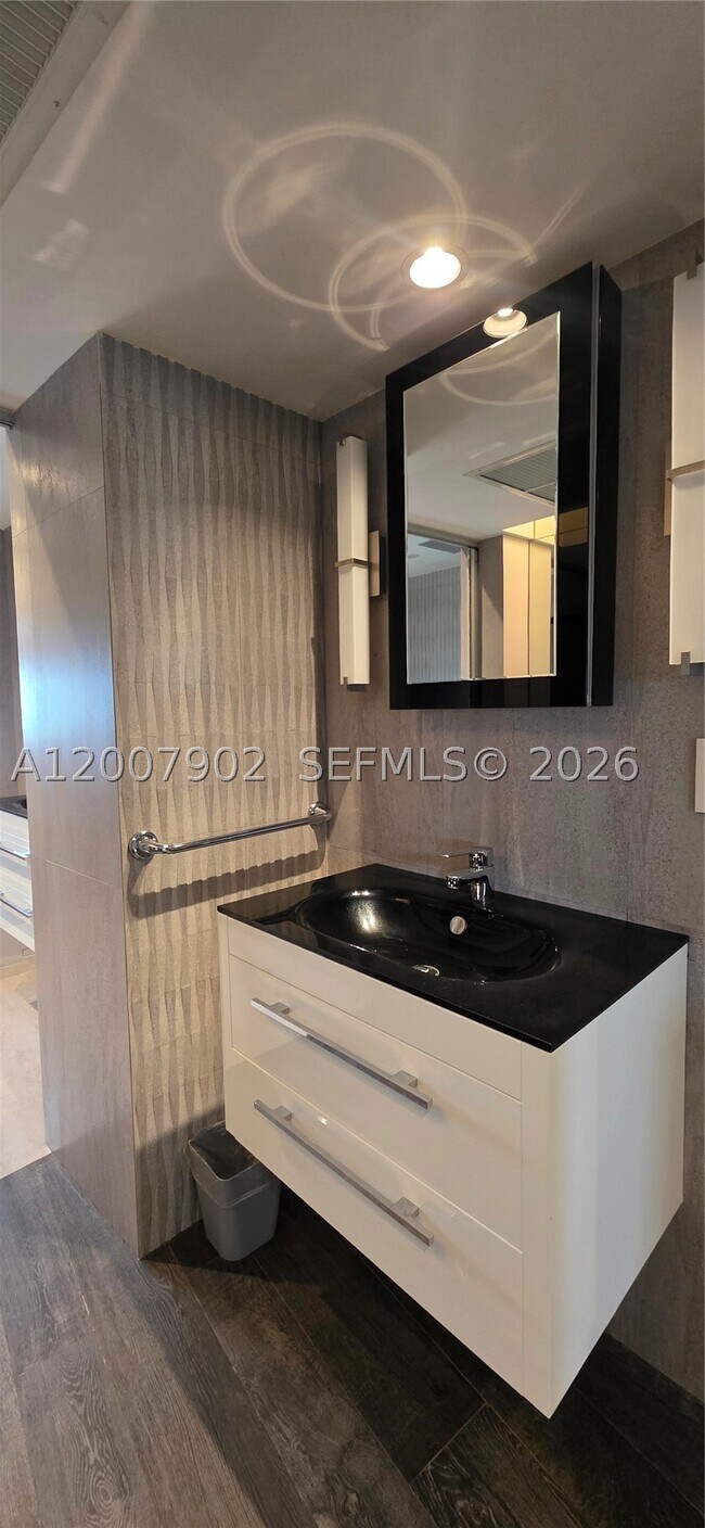 Building Photo - 5255 Collins Ave