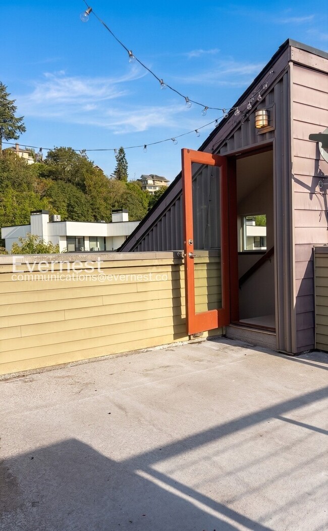 Building Photo - PROMO: Get 50% Off the First Full Month’s Rent when you Move In by 8/15/2026!/3-Bed/2.5-Bath Mode...