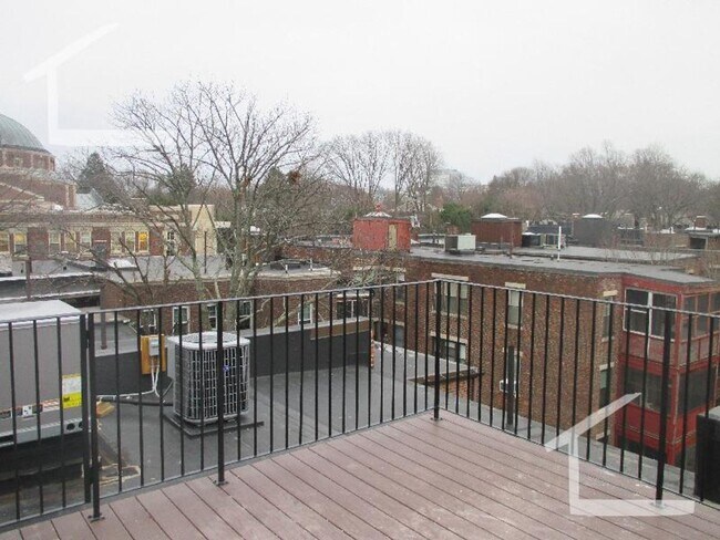 Building Photo - AMAZING 4 bed 2 bath in Brookline.... ABSOLUTELY STUNNING!!!