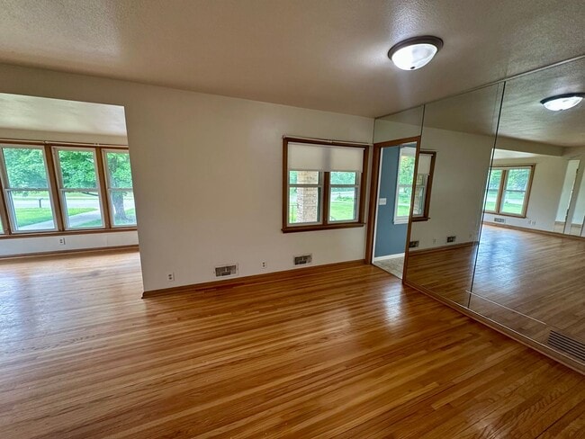 Building Photo - Beautiful Single Family Home Across from L...