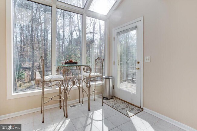 Building Photo - 100 Spring Pl Way