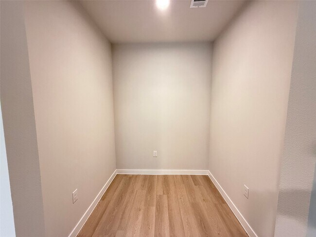 Building Photo - 3409 Brinkman St