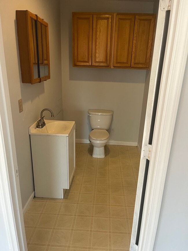 Building Photo - Great 2br/2ba home with large yard and large bonus room!