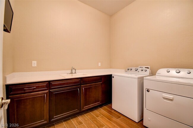 Building Photo - 6344 Lautman Ridge Ct